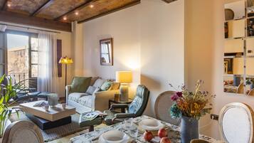 Appartement (2 Bedrooms) | Salle de séjour | Télévision