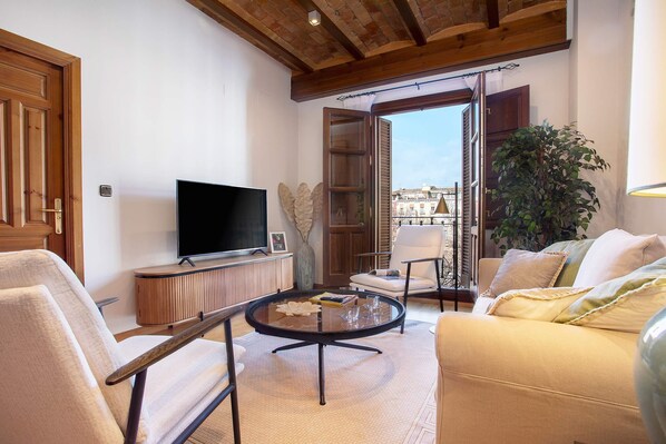 Apartment (2 Bedrooms) | Living area | TV