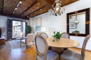 Apartment (2 Bedrooms) | In-room dining