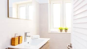 Leilighet (2 Bedrooms) | Bad | Dusj, hårføner, bidé og håndklær