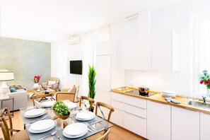 Apartment (2 Bedrooms) | Private kitchen | Full-size fridge, microwave, stovetop, coffee/tea maker