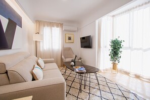 Apartment | Living area | 32-inch TV with cable channels