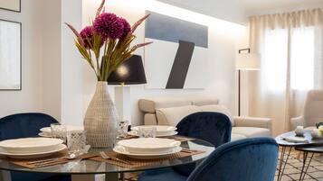 Apartment | Essbereich im Zimmer