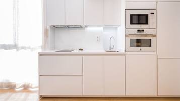 Apartment | Eigene Küche | Großer Kühlschrank, Mikrowelle, Ofen, Herdplatte