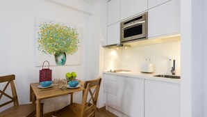 Apartment (1 Bedroom) | Private kitchen | Coffee/tea maker, full-sized fridge, microwave, stovetop - Charming Apartment in the Best Area of Seville Placentines (Seville)