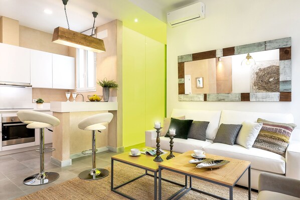 Apartment (2 Bedrooms) | Living area