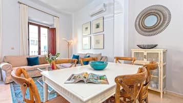 Apartment (2 Bedrooms) | In-room dining
