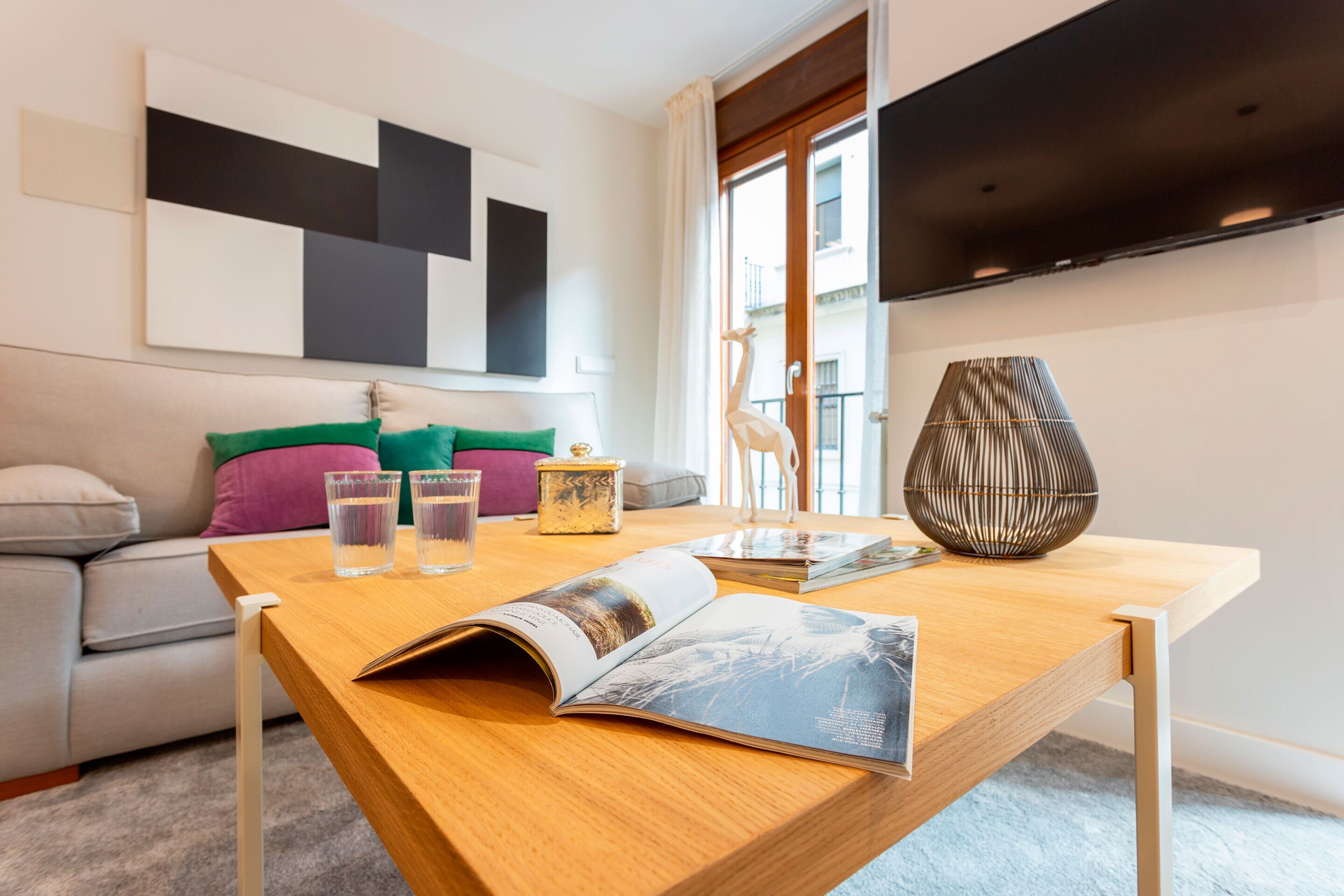 Apartamento (3 Bedrooms) | Área de estar | TV 32 polegadas com canais a cabo