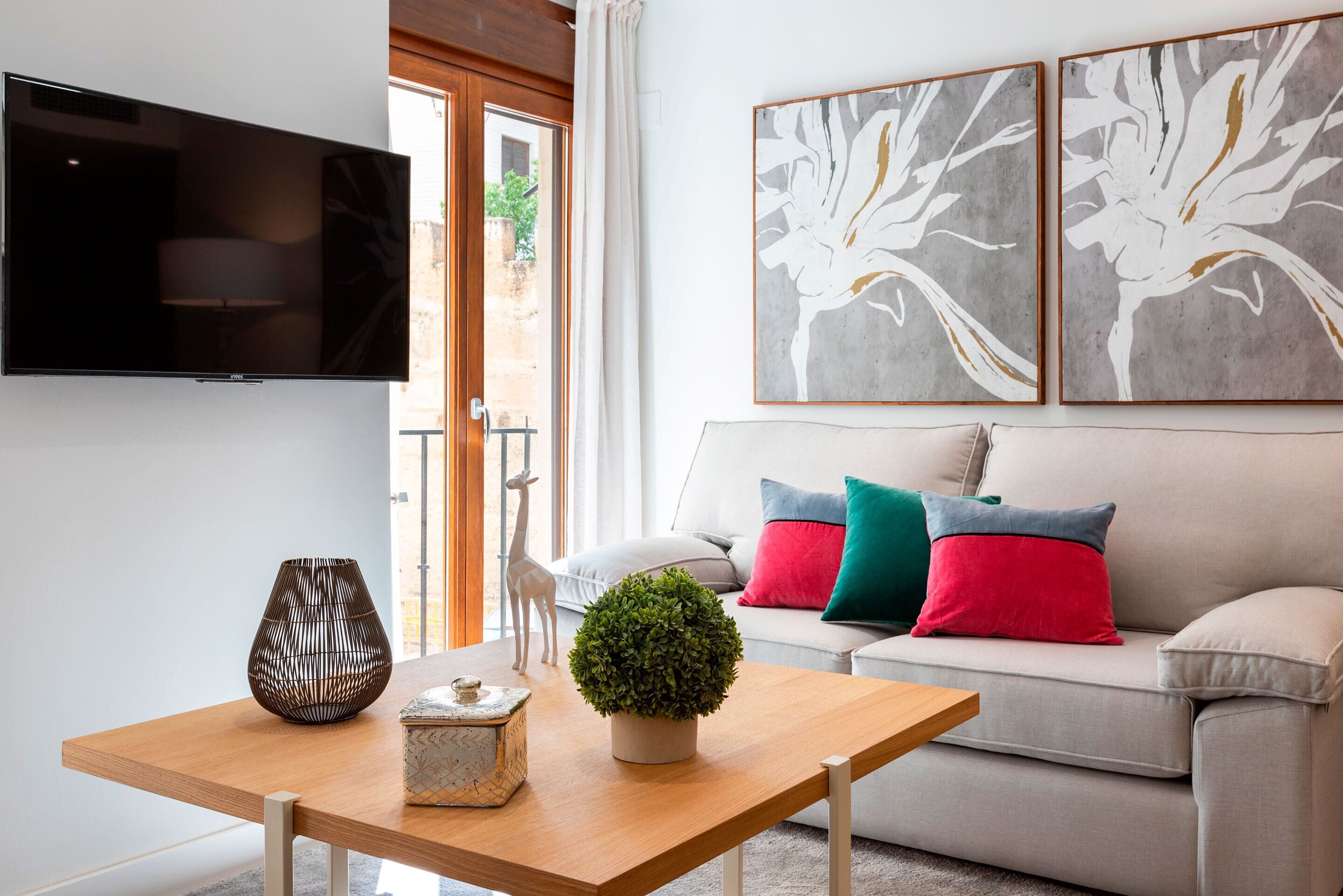 公寓 (3 Bedrooms) | 起居区 | 32-英寸电视（配备有线频道）