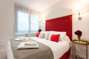 3 bedrooms, iron/ironing board, free WiFi, bed sheets - Genteel Home Cabildo V (Seville)