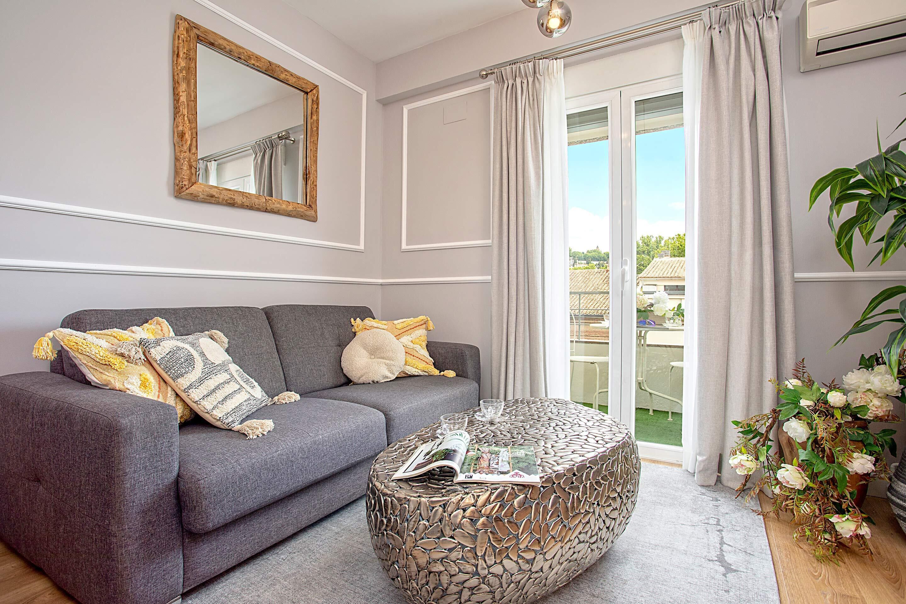 Huoneisto (2 Bedrooms) | Olohuone | 32–tuumainen televisio, jossa kaapelikanavat