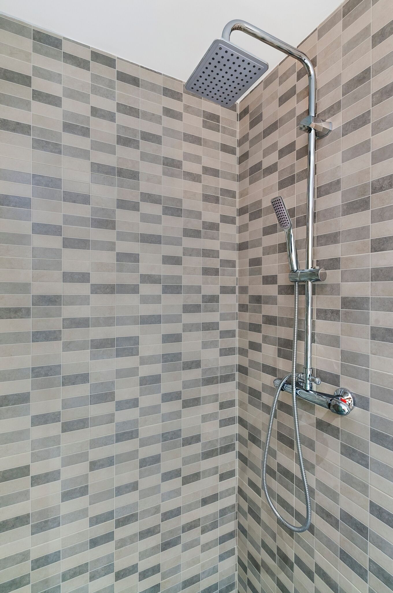 Apartment (2 Bedrooms) | Badezimmer | Dusche, Haartrockner, Handtücher, Seife