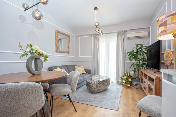 Apartment, 2 Bedrooms | Living area