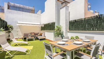 Apartment, Terrasse (2 Bedrooms) | Speisen im Freien