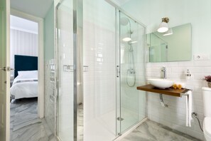 Departamento (4 Bedrooms) | Baño | Regadera, secadora de cabello, bidet, toallas 