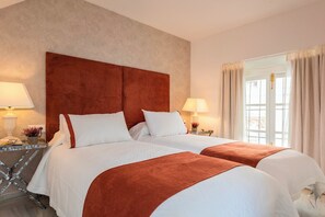 Apartment (5 Bedrooms) | 4 Schlafzimmer, Bügeleisen/Bügelbrett, kostenloses WLAN, Bettwäsche