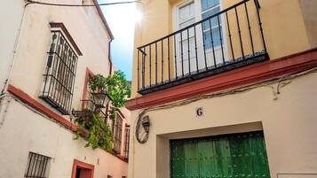 Apartment (4 Bedrooms) | Front of property