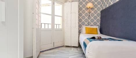 Appartement (4 Bedrooms) | 4 slaapkamers, een strijkplank/strijkijzer, gratis wifi, beddengoed