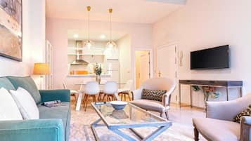 LĂ€genhet (2 Bedrooms) | Vardagsrum | 32-tums tv med kabelkanaler