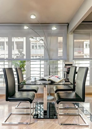 Apartment (2 Bedrooms) | In-room dining - Genteel Home Isabel la Católica III (Granada)