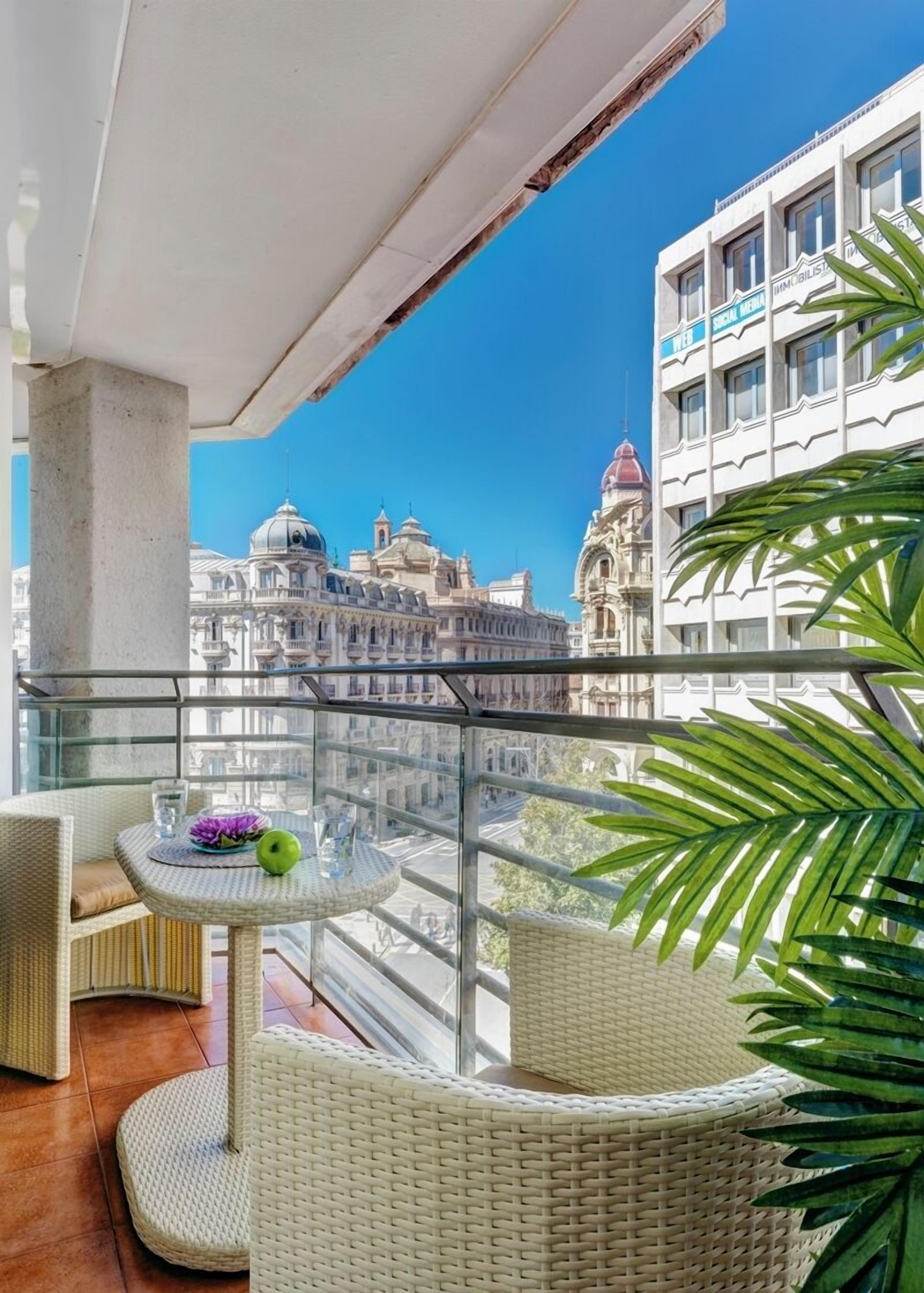 Apartment (2 Bedrooms) | Balkon