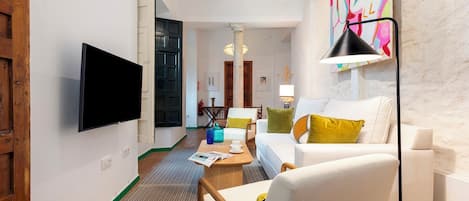 Apartment (2 Bedrooms) | Front of property