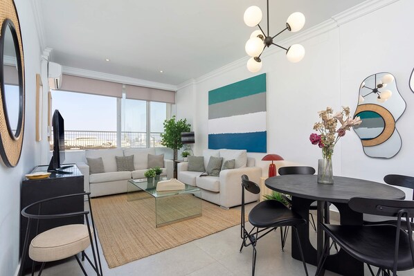 Appartement (1 Bedroom) | Aire de séjour | Téléviseur de 32 po avec télévision par câble