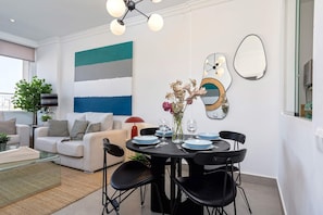 Apartment (1 Bedroom) | Living room | 32-inch TV with cable channels - Genteel Home Campana (Seville)