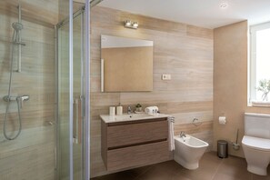 Apartment (2 Bedrooms) | Bathroom