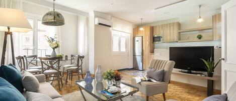 Apartment (2 Bedrooms) | Living area