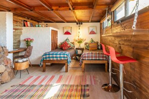 Sun & Sea Family Villa (4) | Desk, laptop workspace, iron/ironing board, free WiFi