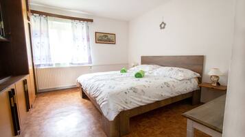 Traditional House | 2 bedrooms, laptop workspace, blackout drapes, iron/ironing board