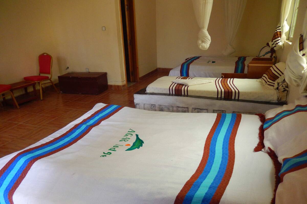 ห้องเบสิกสำหรับสี่ท่าน, หลายเตียง | ห้องพักตกแต่งอย่างมีเอกลักษณ์, ตกแต่งพิเศษโดยเฉพาะ, โต๊ะทำงาน