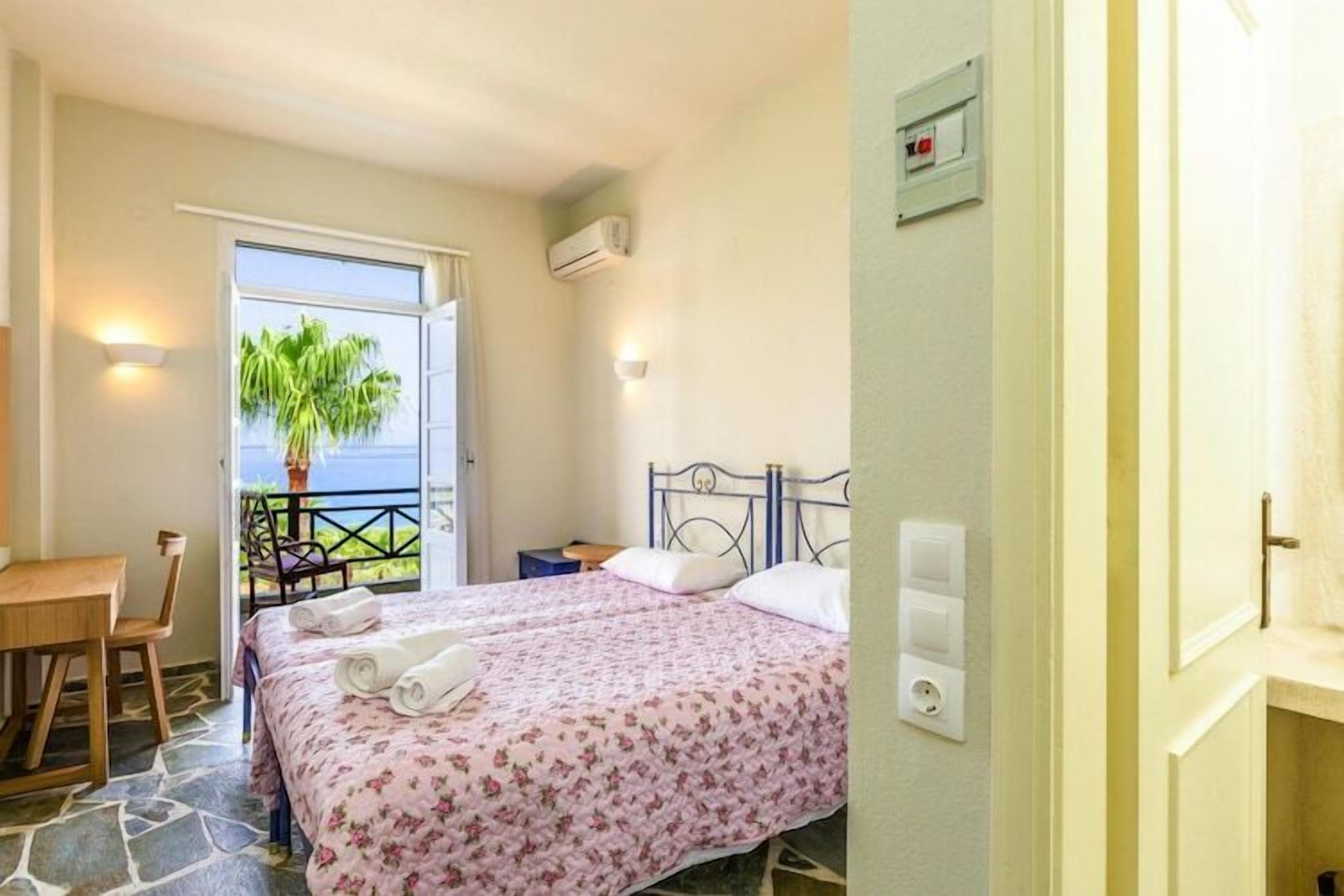 4 camere, culla da viaggio, Wi-Fi gratuito