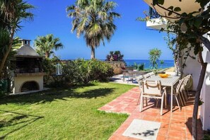 Outdoor dining - Villa in Episkopi with garden (Episkopi)
