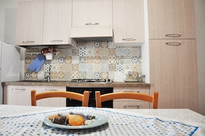 Appartamento, 2 camere da letto | Pasti in camera