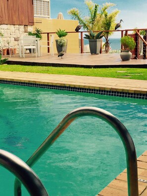 Seasonal outdoor pool - Sun & Sea In A Downtown Villa (Cape Town)