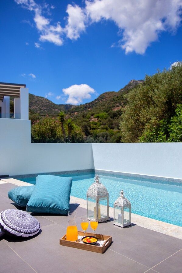 حمّام سباحة خارجي