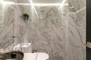 Dusche, Handtücher, Seife, Shampoo