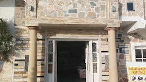 A stone facade with a doorway leading into a room. - Petrakis Beach (Corfu)