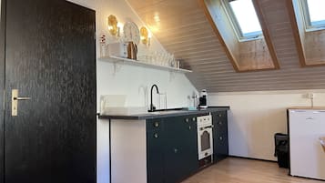 Standard Apartment, Private Bathroom (See- und Bergblick) | Private kitchen