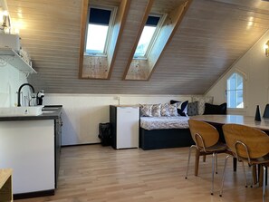 Standard-Apartment, eigenes Bad (See- und Bergblick) | Eigene Küche | Großer Kühlschrank, Ofen, Herdplatte, Toaster