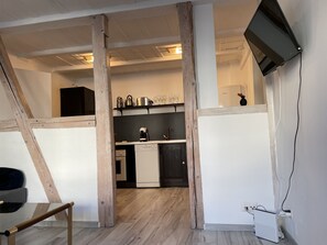 Standard Apartment, Private Bathroom, City View (Bergblick) | Lounge - Haus der Schwalbe (Oberhofen am Thunersee)