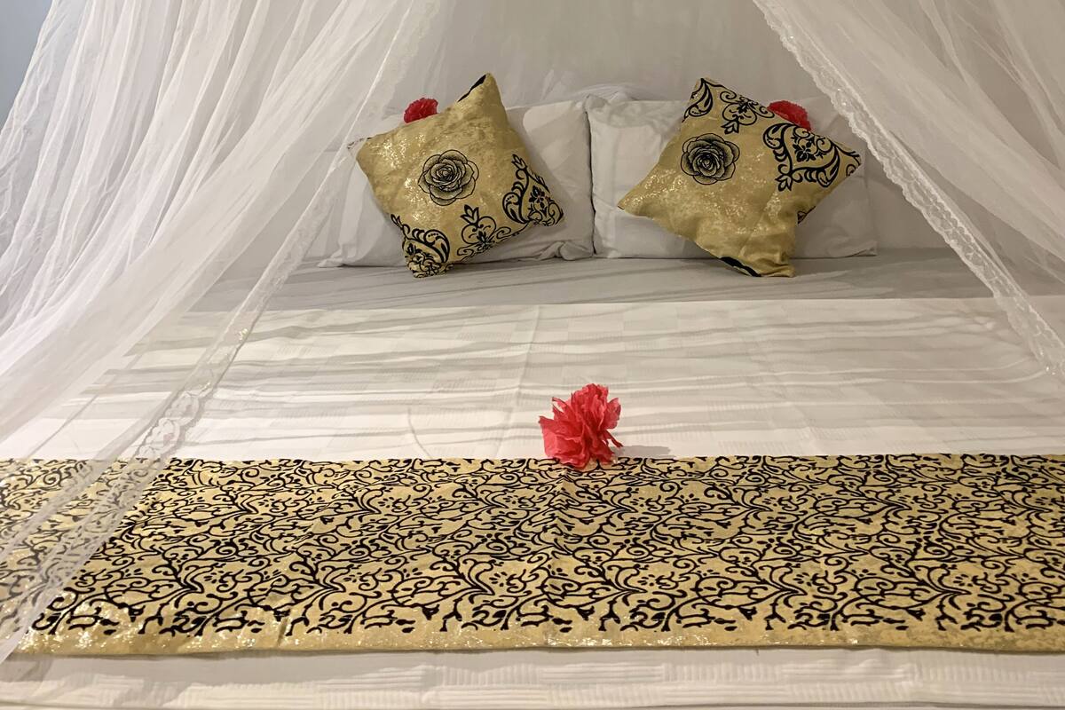 Quarto casal econômico | Individualmente decorados, individualmente mobiliados, cortinas blackout