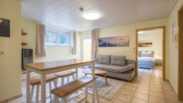 Apartment, 1 Bedroom (Souterrain; incl. EUR 35 cleaning fee) | Living area | 48-inch Smart TV with digital channels, TV, Netflix