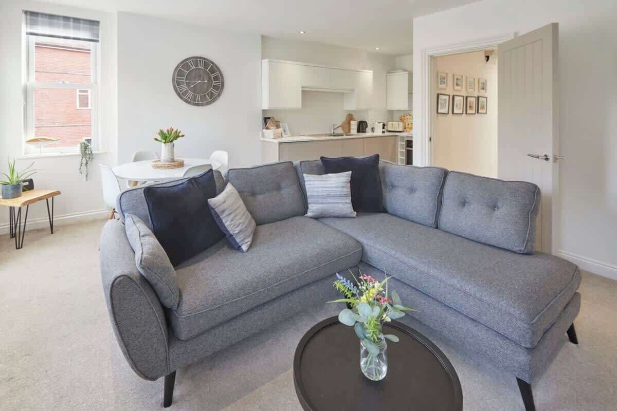 Una televisión de pantalla plana