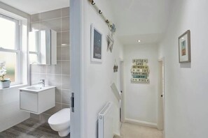 Shower, hair dryer, towels, toilet paper - Host & Stay | Number 2 at Pannett Apartments (Whitby)