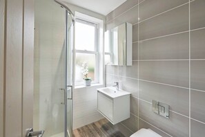 Shower, hair dryer, towels, shampoo