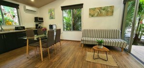 Deluxe Villa | Living area | Flat-screen TV - Alloro Jungle Villas (Cahuita)