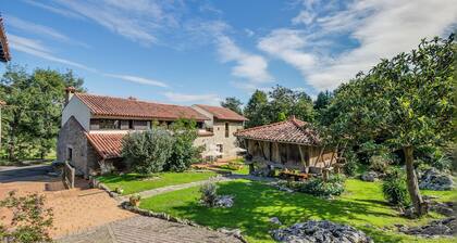 Rural apartment near Ribadesella between the sea and the mountains.